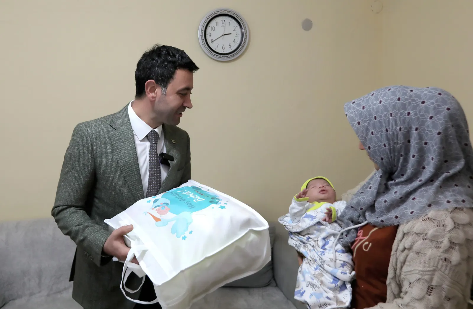 BAYRAKLIâDA BÄ°NLERCE HANEYE SOSYAL DESTEK (10) kopya-1790604953880.webp